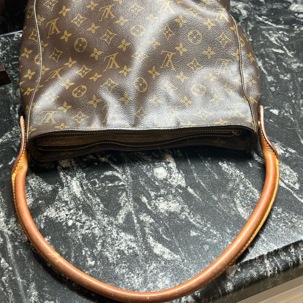 Louis Vuitton Monogram Canvas Looping GM Shoulder Bag - Picture 2 of 15